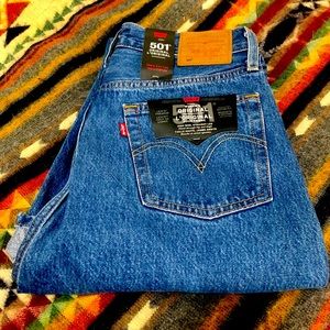 Levi’s 501 original Size 28, inseam 32.